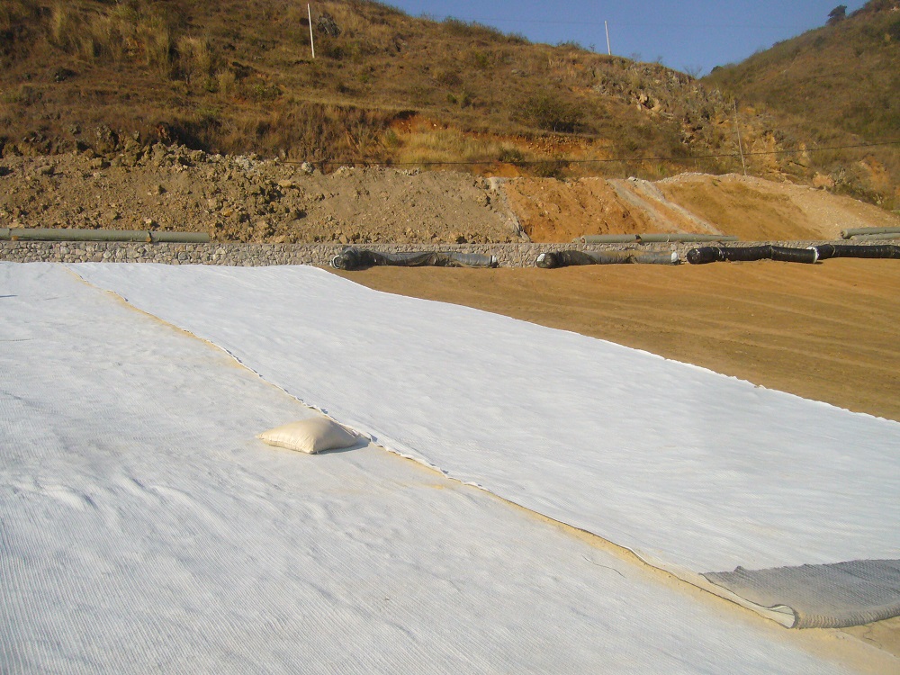 GCL-construction-in-landfill-project